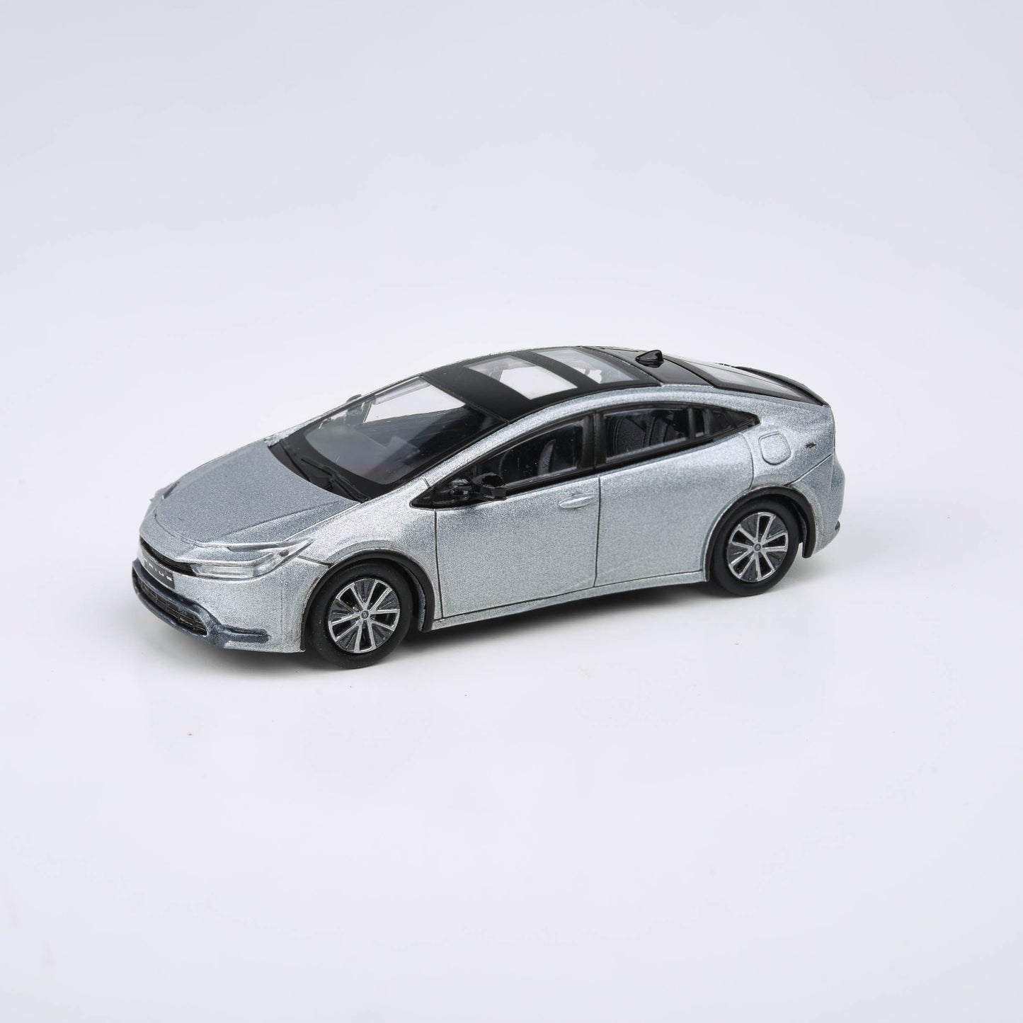 1:64 2023 Toyota Prius Cutting Edge Silver / Reservoir Blue