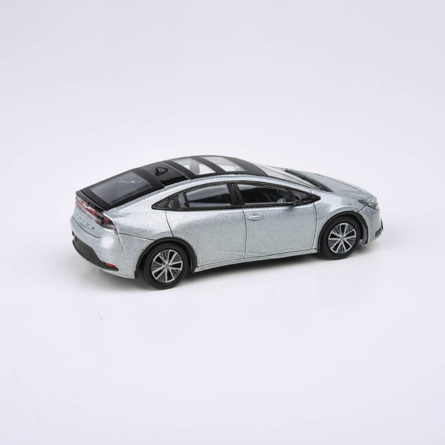 1:64 2023 Toyota Prius Cutting Edge Silver / Reservoir Blue