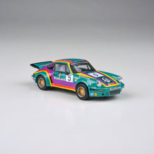 Load image into Gallery viewer, 1:64 Porsche 911 Carrera RSR 3.0 1975 Wallys Jeans / Vaillant
