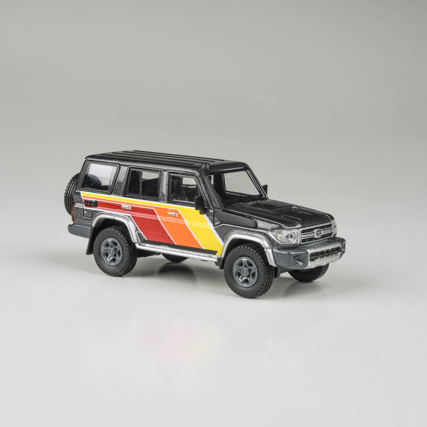 1:64 Toyota 2014 Land Cruiser 76 TRD