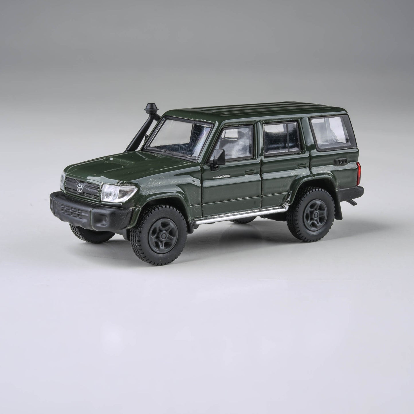 1:64 2014 Toyota Landcruiser LC76 Military Green