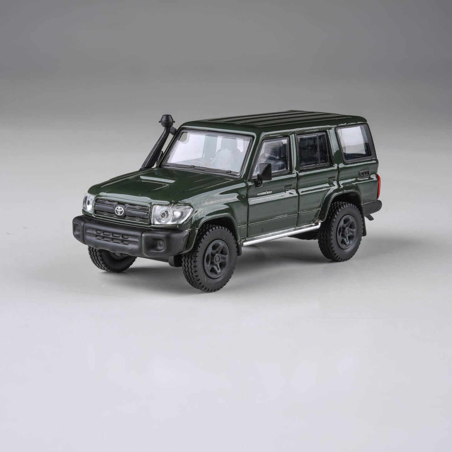 1:64 2014 Toyota Landcruiser LC76 Military Green