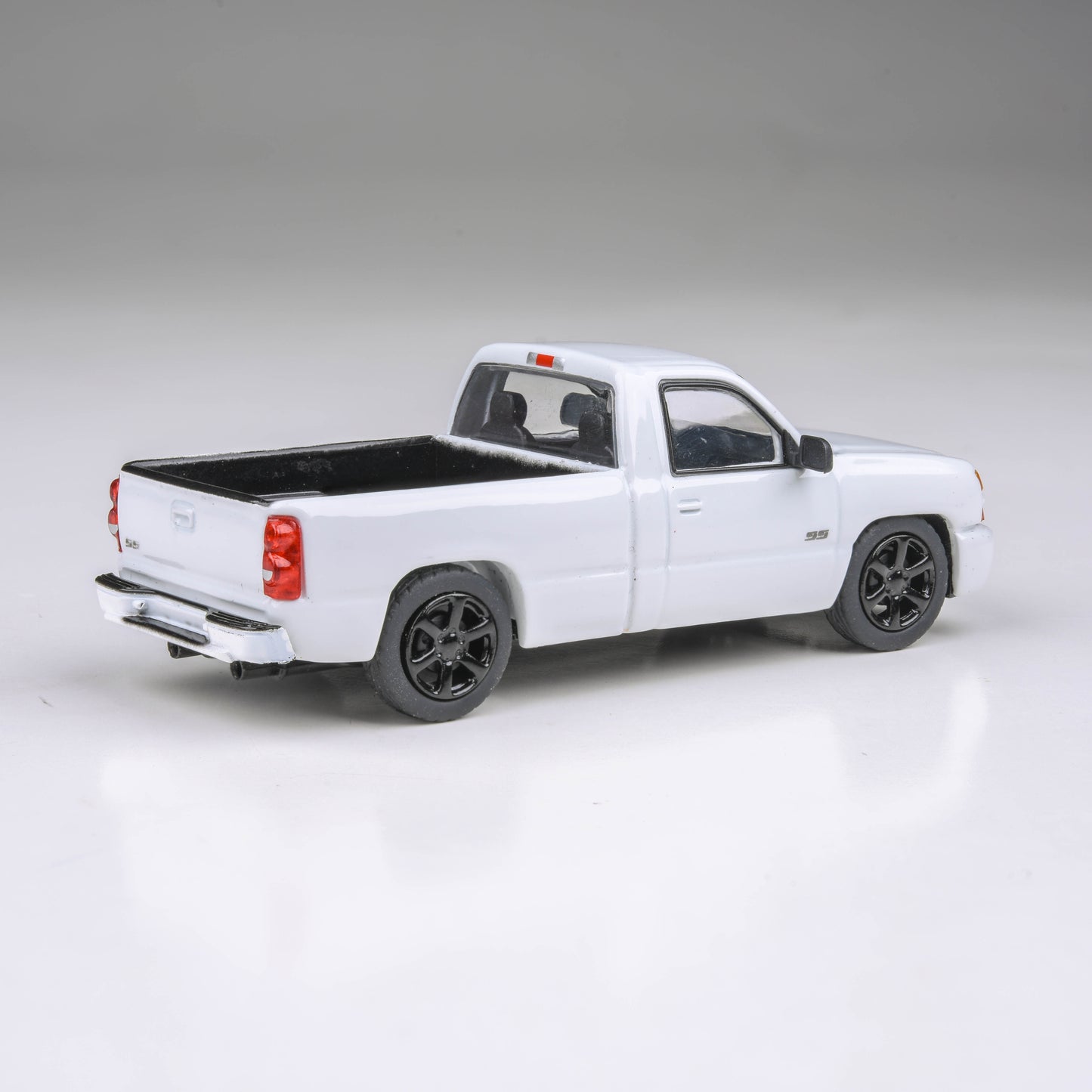 1:64 2006 Chevrolet Silverado 'Cateye' Ming Blue / Summit White