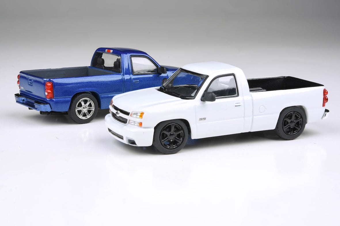 1:64 2006 Chevrolet Silverado 'Cateye' Ming Blue / Summit White