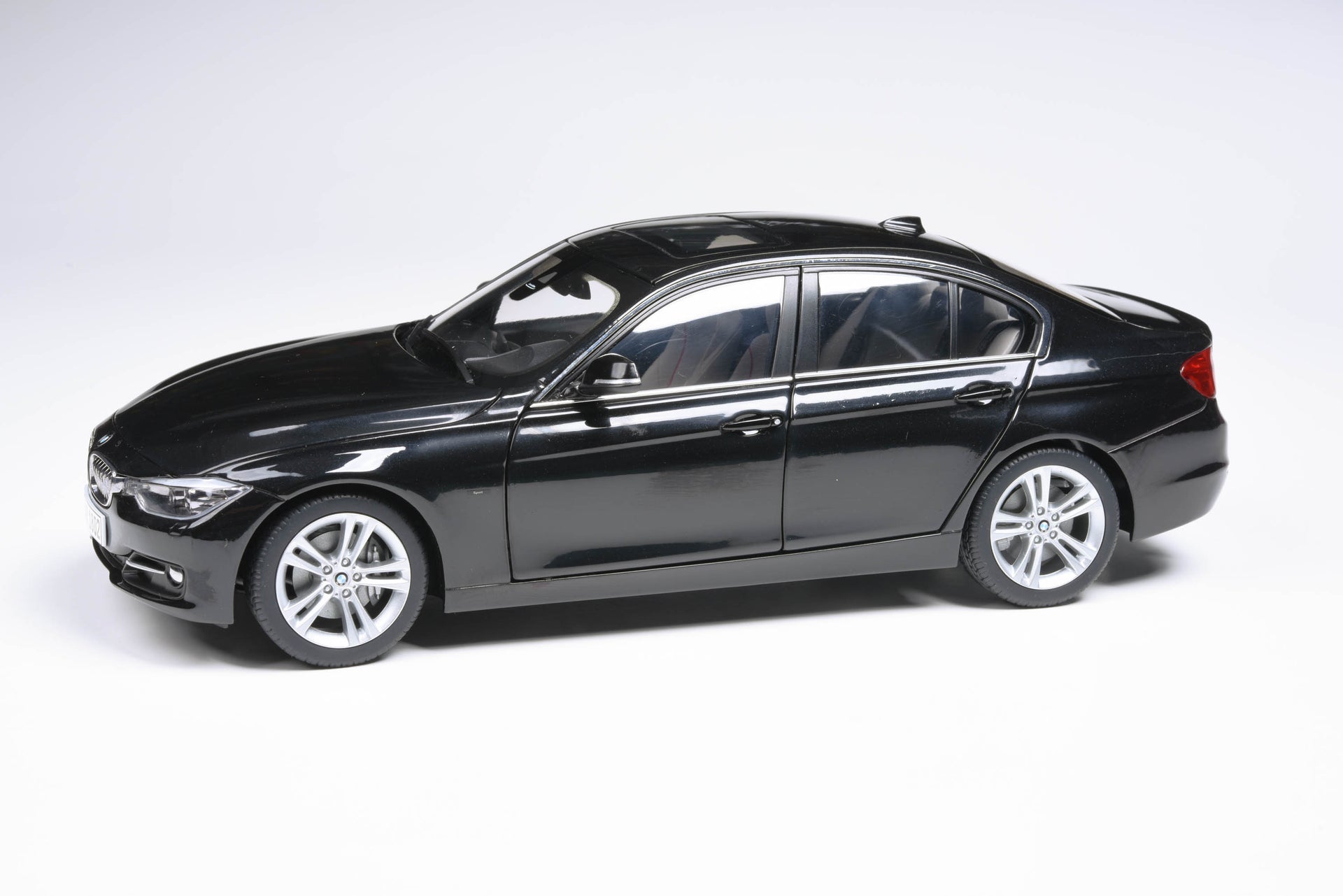 1:18 Scale BMW 335i 3 Series F30 – paragonmodelstore