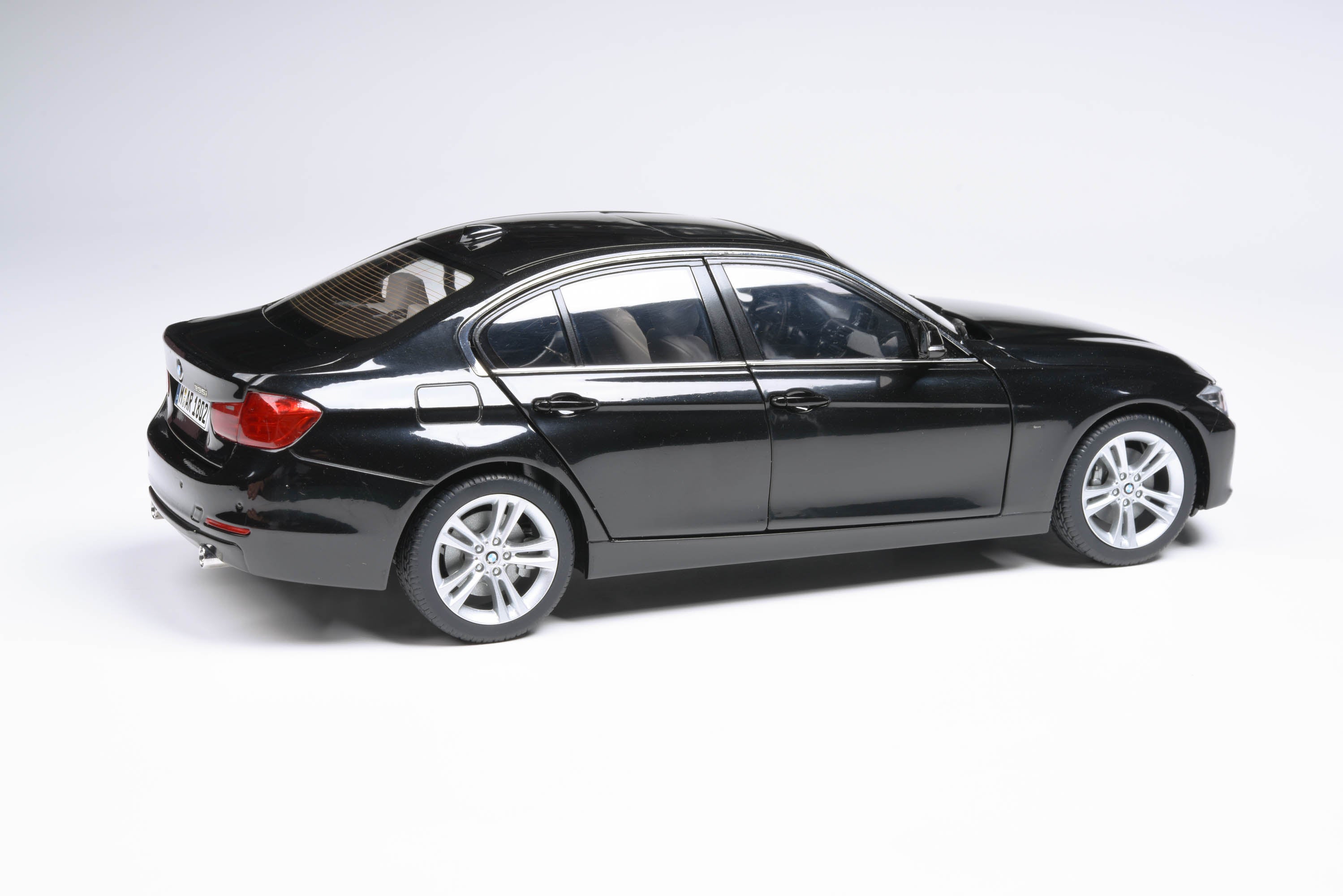 1:18 Scale BMW 335i 3 Series F30 – paragonmodelstore