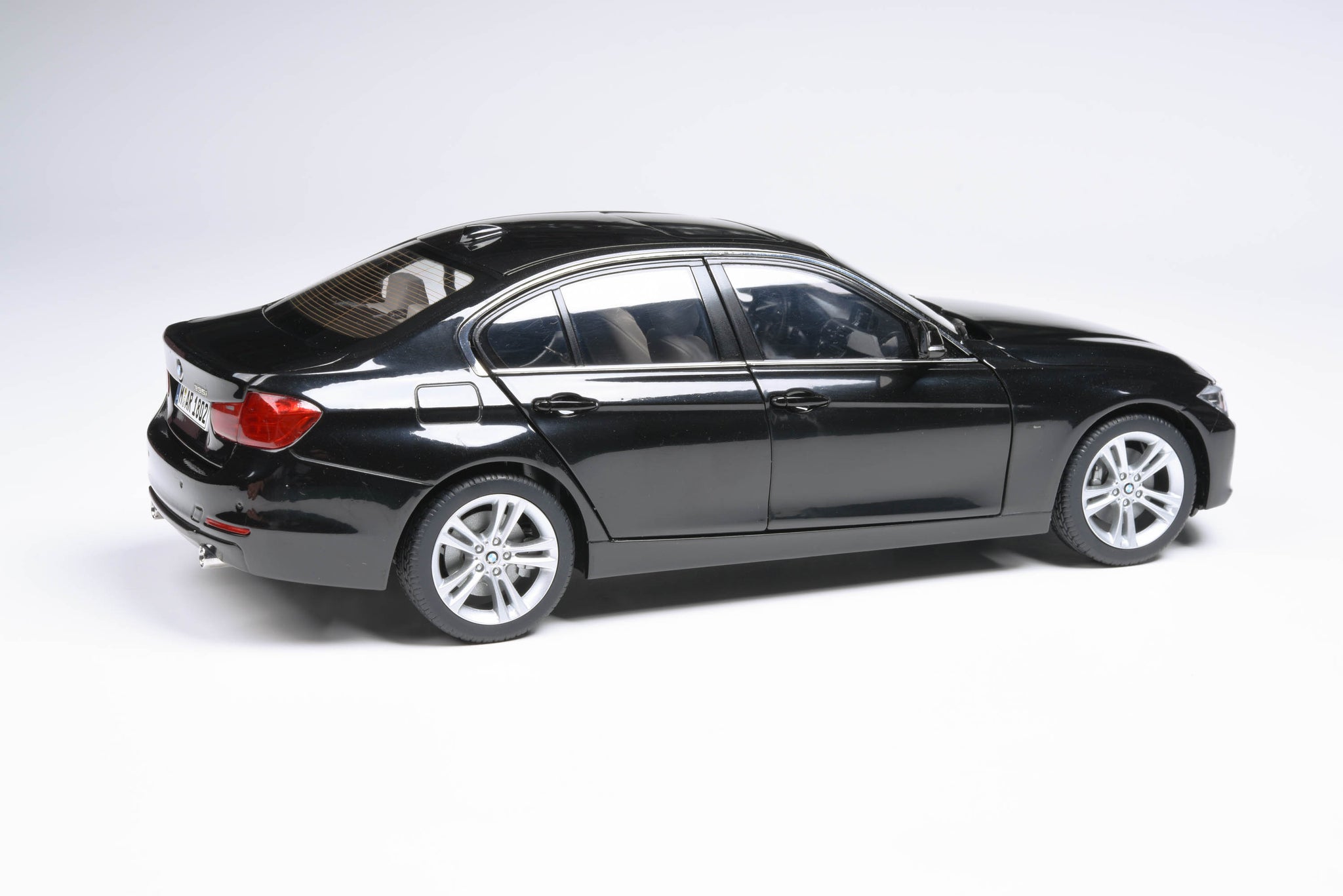 BlackBetty Motors - BMW-SERIE 3-318d Luxury - BVA BERLINE F30 F80 318d  PHASE 1