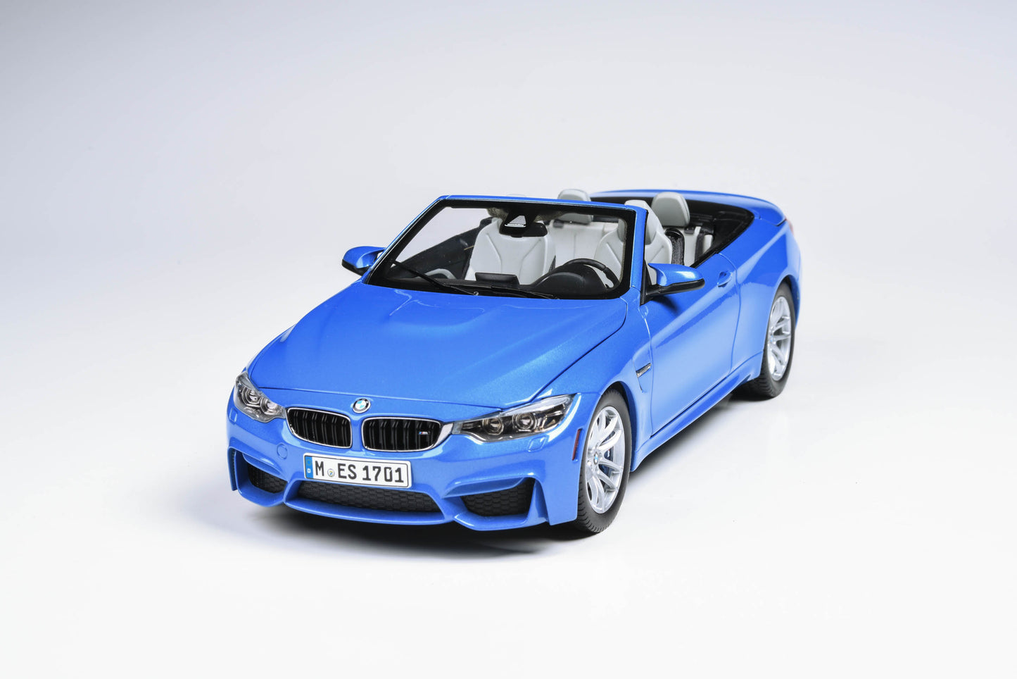 1:18 Scale M4 cabrio F83