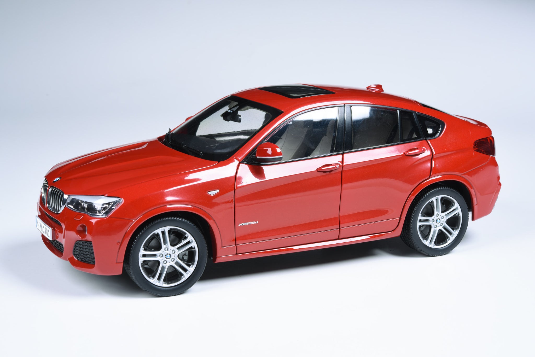 1:18 Scale BMW X4 F26 – paragonmodelstore
