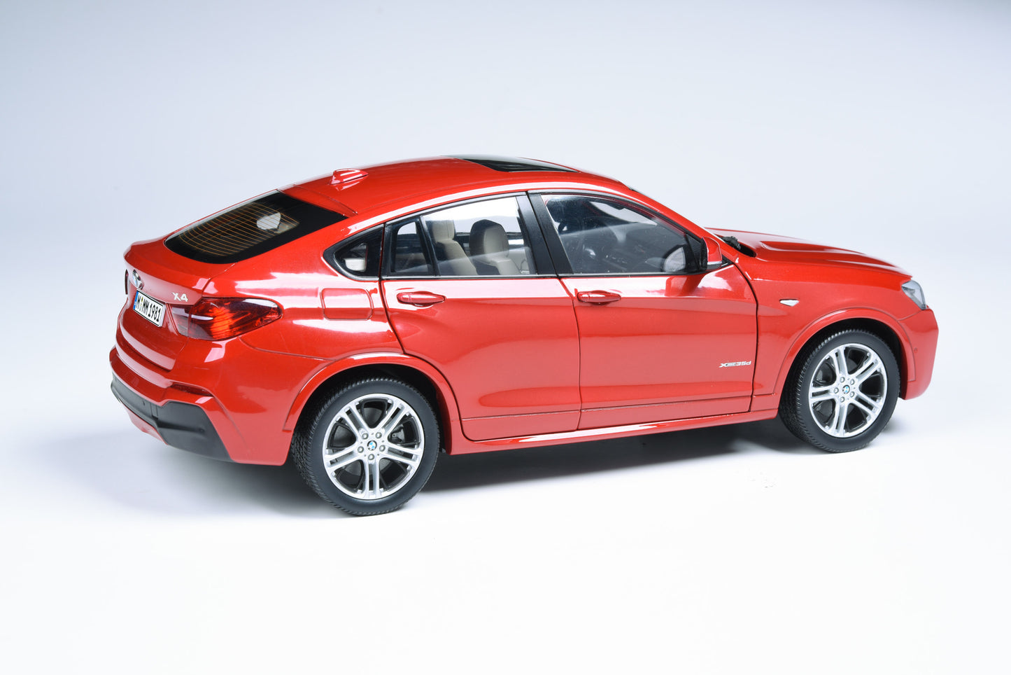 1:18 Scale BMW X4 F26