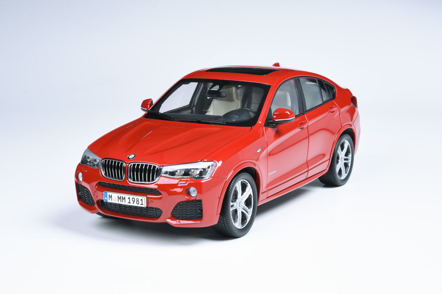 1:18 Scale BMW X4 F26