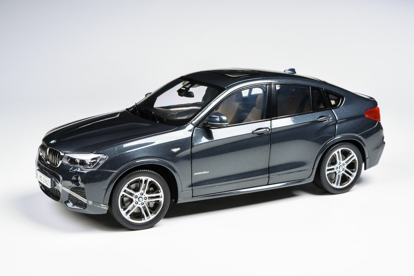 1:18 Scale BMW X4 F26