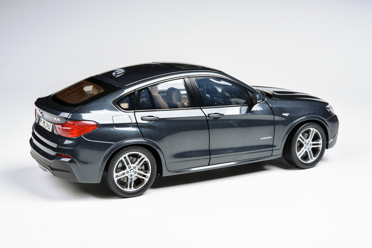 1:18 Scale BMW X4 F26