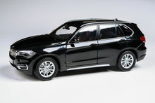 Load image into Gallery viewer, 1:18 Scale BMW X5 F15
