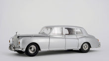 Load image into Gallery viewer, 1:18 Scale 1965 Rolls Royce Phantom V - Mulliner Park Ward
