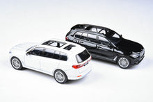 Load image into Gallery viewer, 1:64 BMW X7 Black / White

