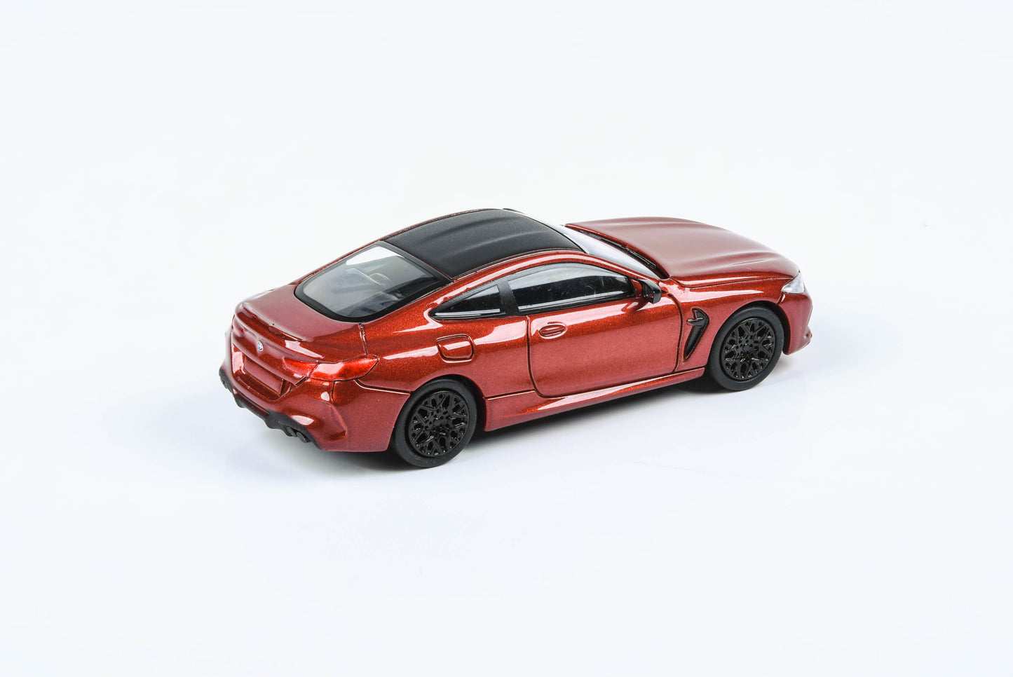 1:64 BMW M8 Motegi Red / Marina Bay Blue
