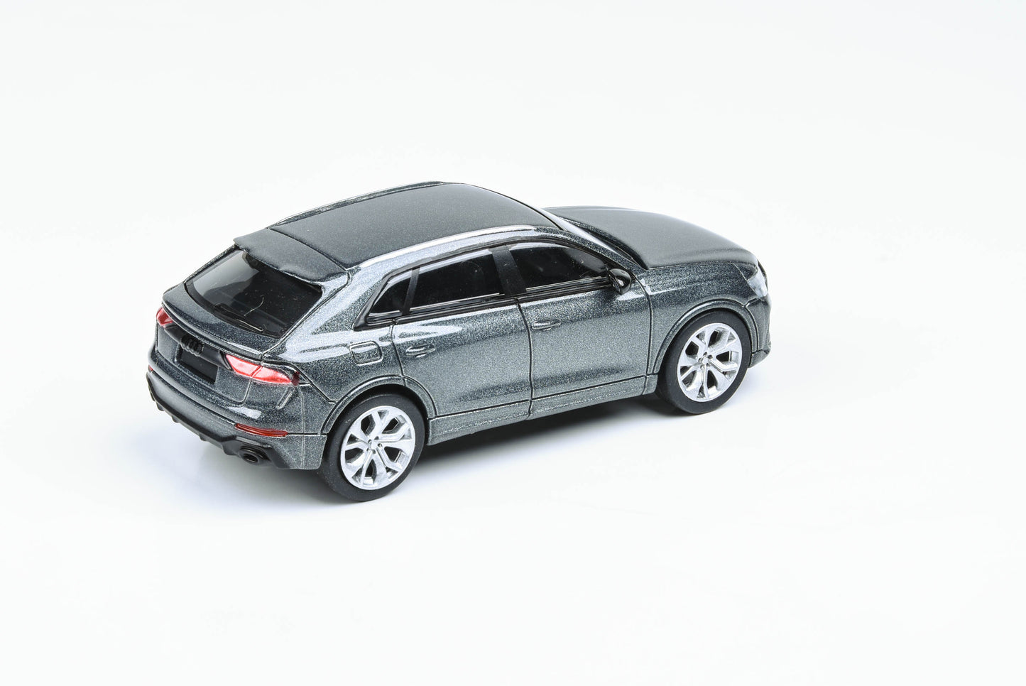 1:64 Audi RS Q8 Java Green / Daytona Grey (LHD)