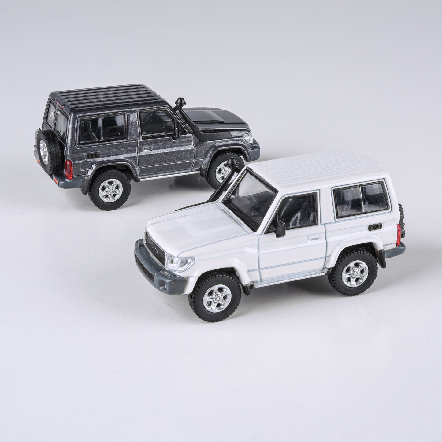 1:64 2014 Toyota Land Cruiser 71 SWB  French Vanilla / Graphite Grey