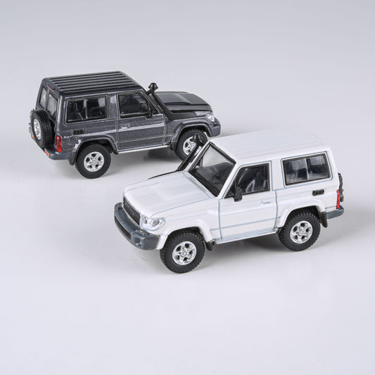 1:64 2014 Toyota Land Cruiser 71 SWB  French Vanilla / Graphite Grey