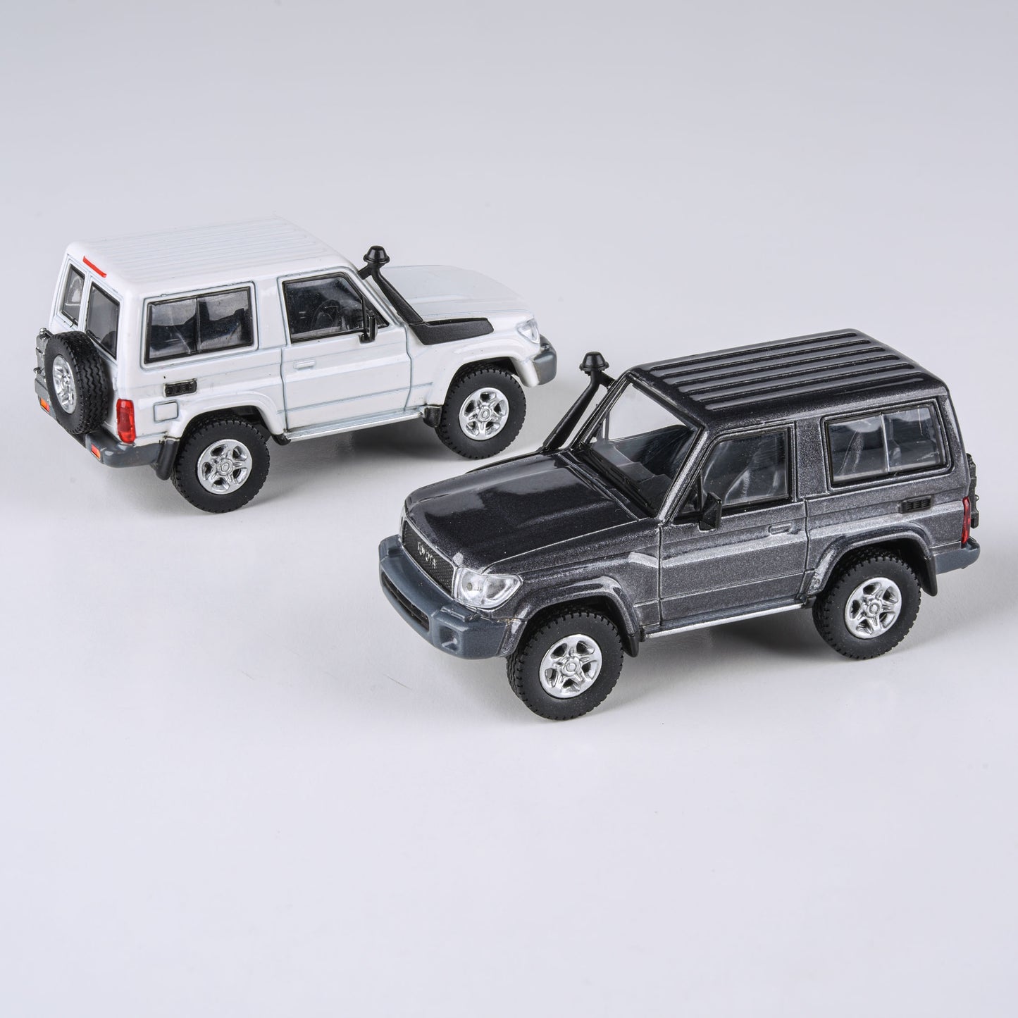 1:64 2014 Toyota Land Cruiser 71 SWB  French Vanilla / Graphite Grey
