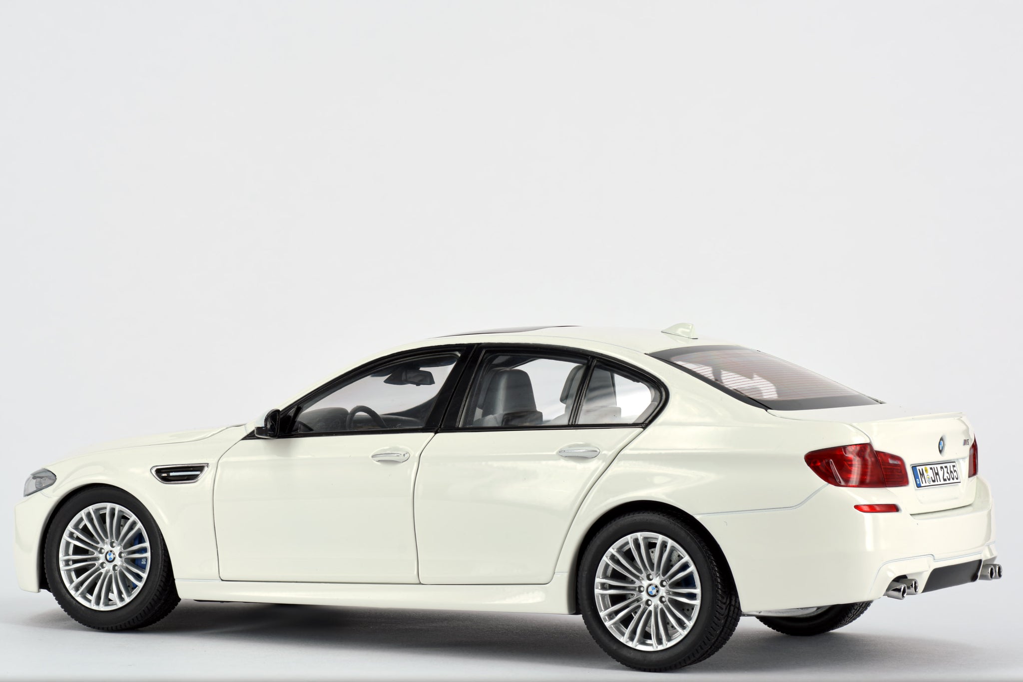 Paragon BMW M5 