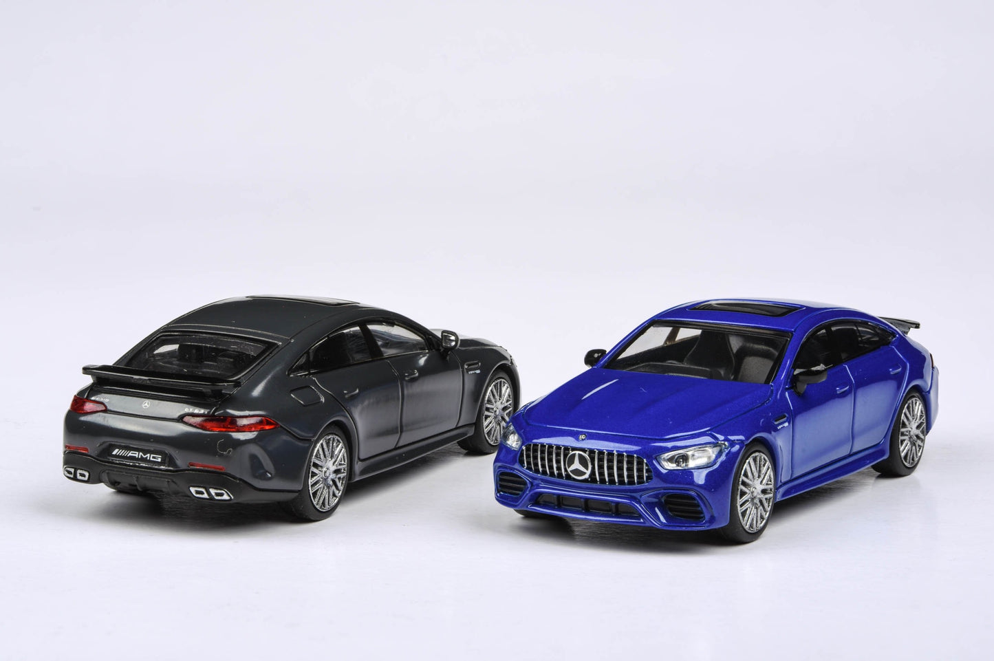 1:64 Mercedes-AMG GT 63 S - Matte Grey / Metallic Blue