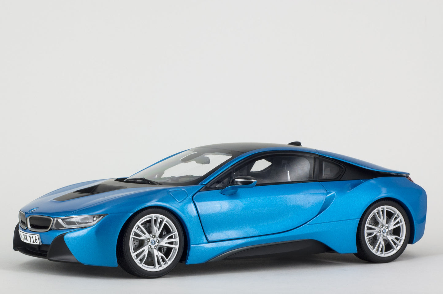 1:18 Scale BMW i8