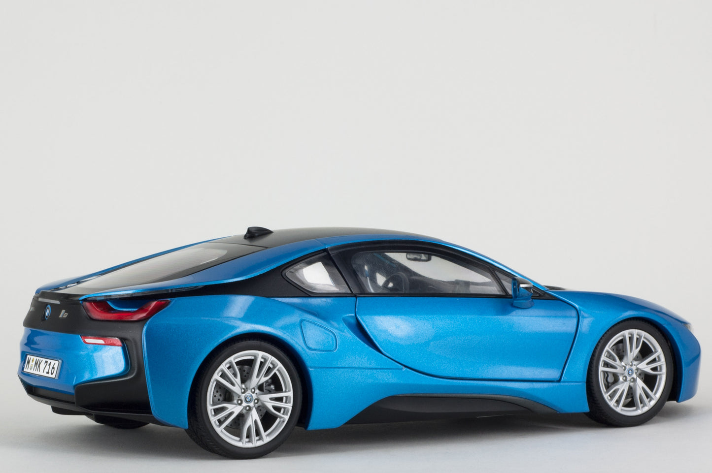 1:18 Scale BMW i8