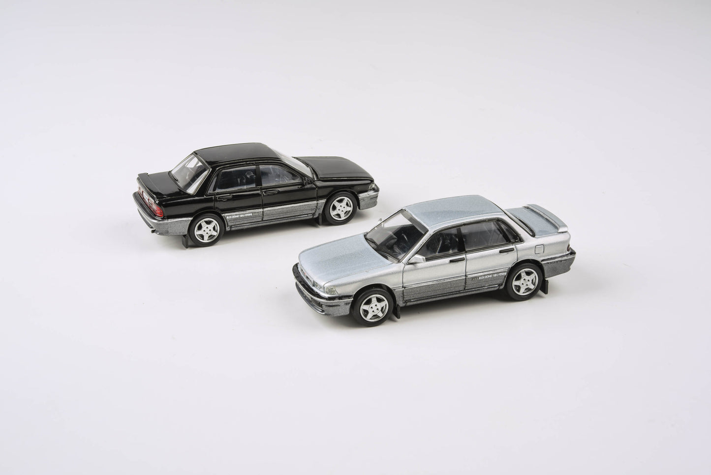 1:64 Mitsubishi Galant VR-4 Lamp Black + Chateau Silver / Grace Silver + Chateau Silver