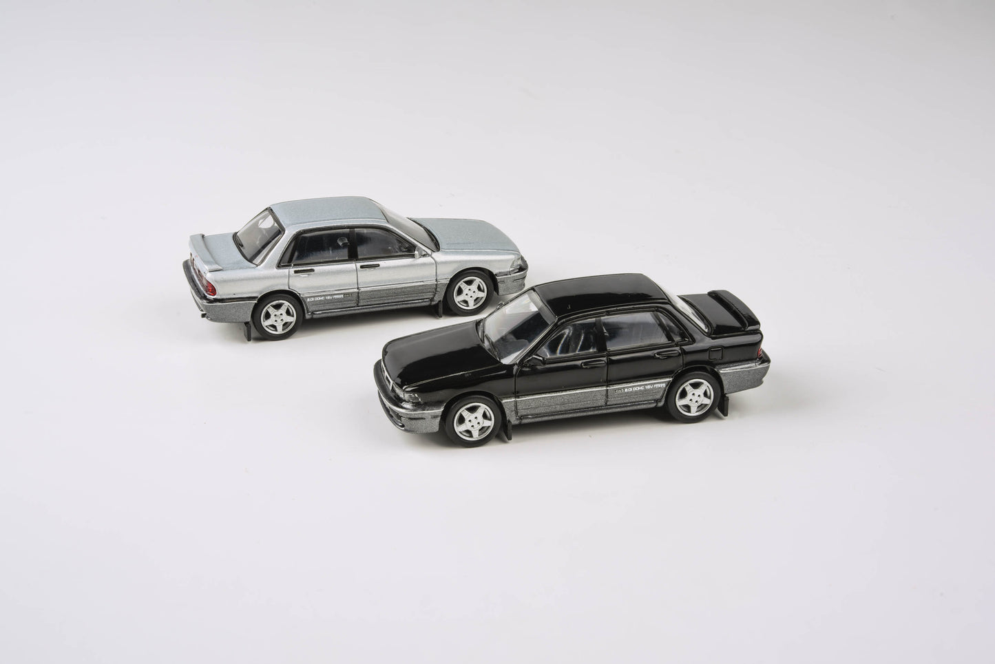 1:64 Mitsubishi Galant VR-4 Lamp Black + Chateau Silver / Grace Silver + Chateau Silver