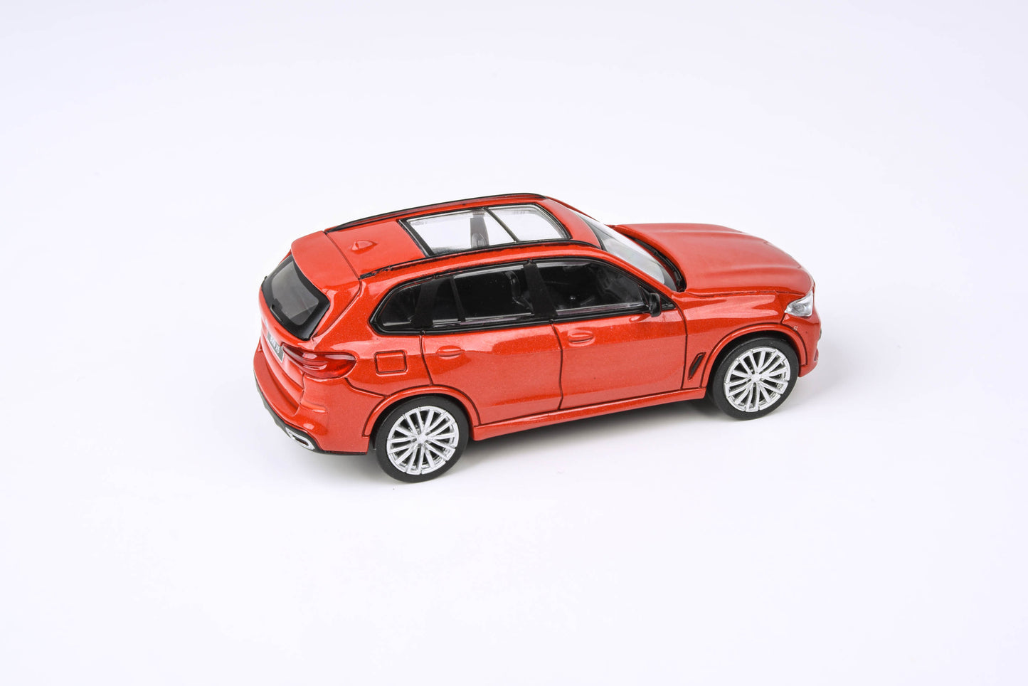 1:64 BMW X5 Nardo Grey / Toronto Red