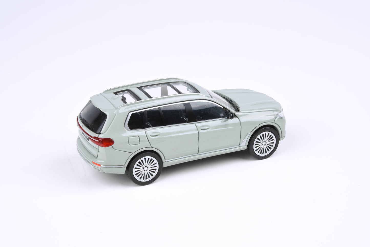 1:64 BMW X7 - Nardo Grey & Sunstone