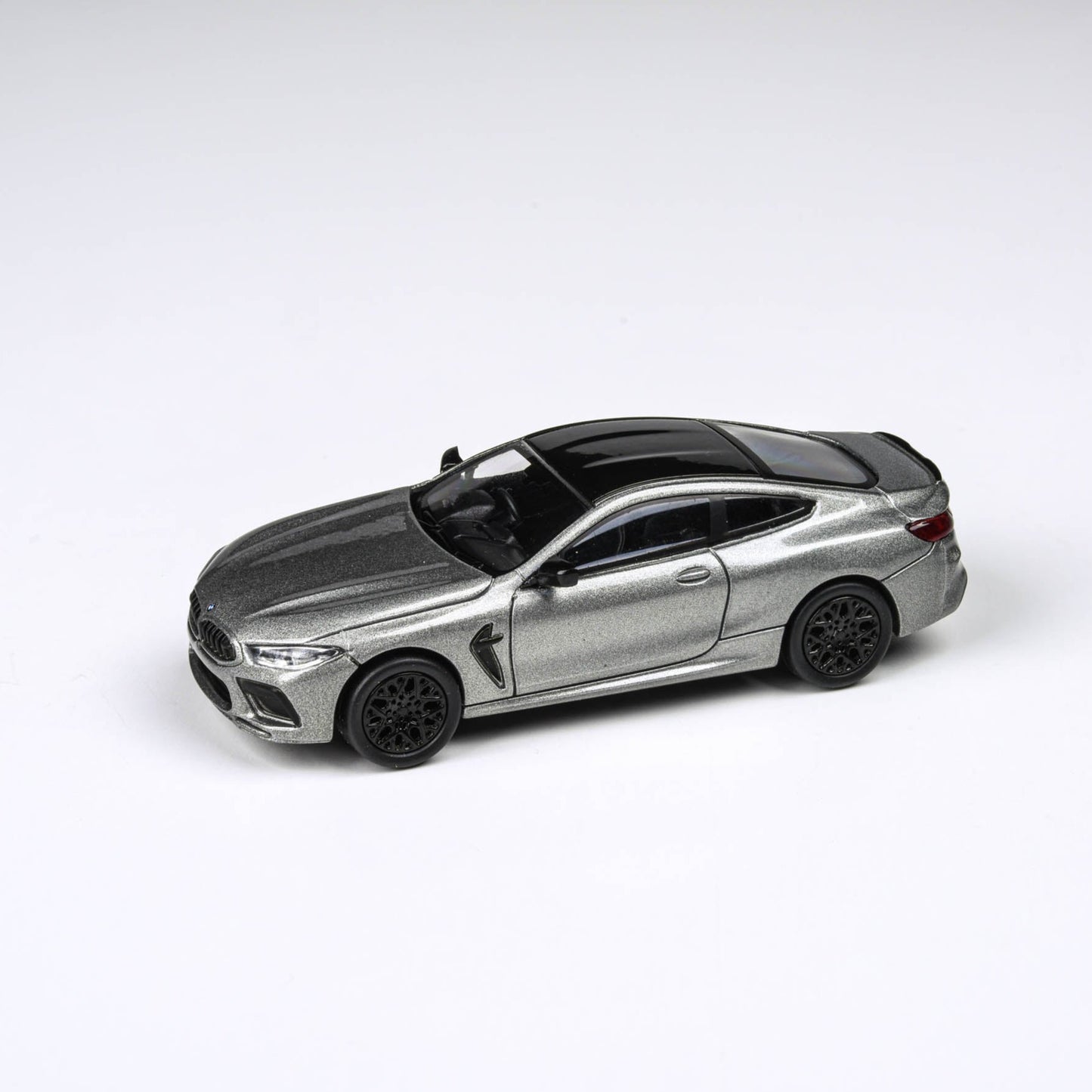 1:64 BMW M8 Donington Grey / Alpine White