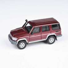 Load image into Gallery viewer, 1:64 Toyota 2007 Land Cruiser 76 Merlot Red / Vintage Gold
