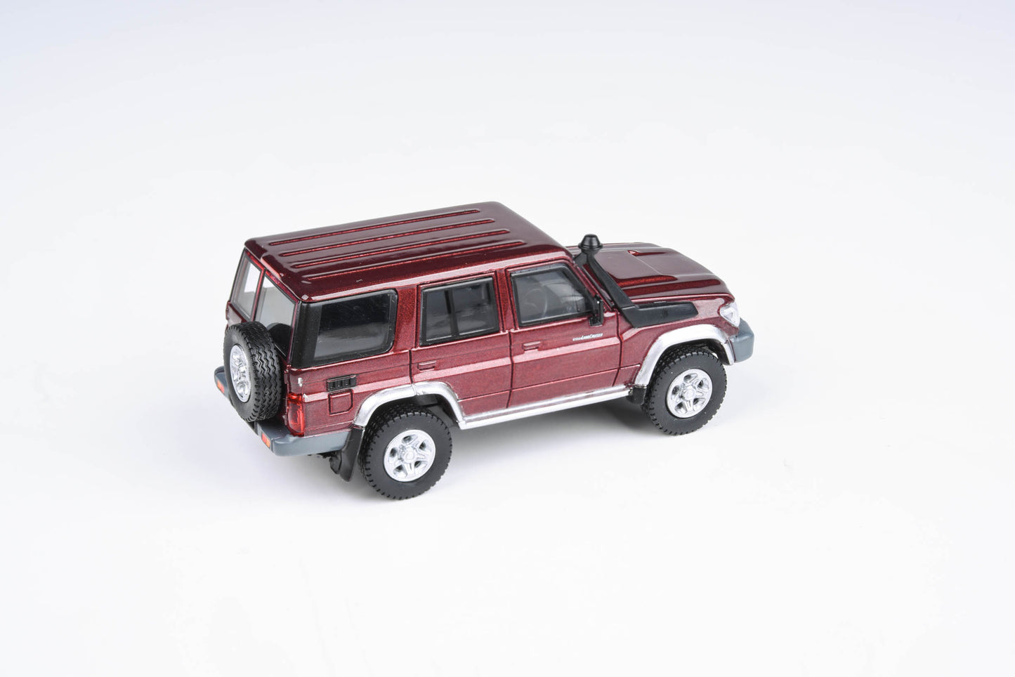 1:64 Toyota 2007 Land Cruiser 76 Merlot Red / Vintage Gold