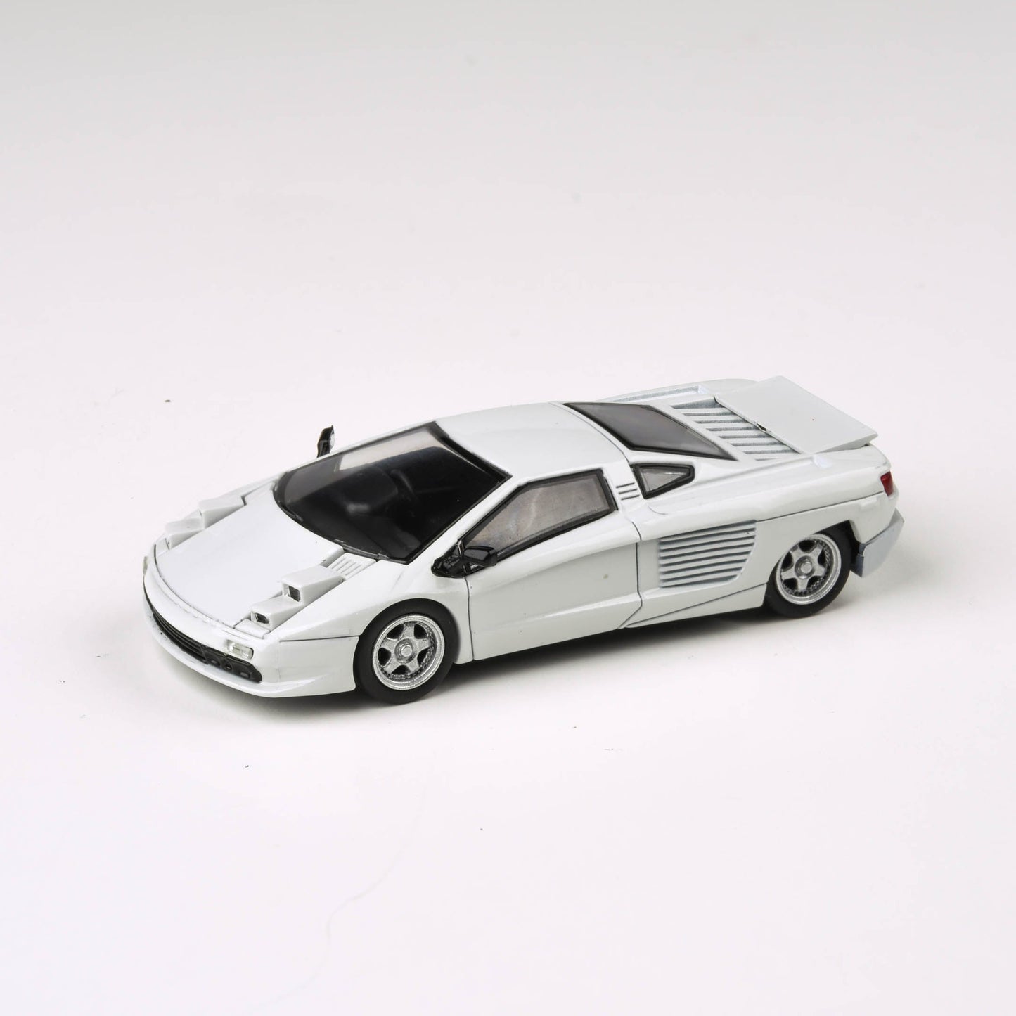 1:64 1991 Cizeta V16T  Pearlescent White  / Monterey Blue