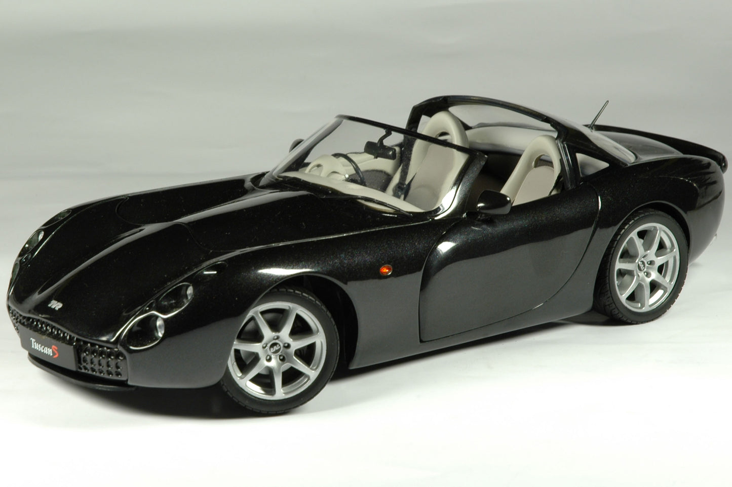 1:18 2003 TVR Tuscan S
